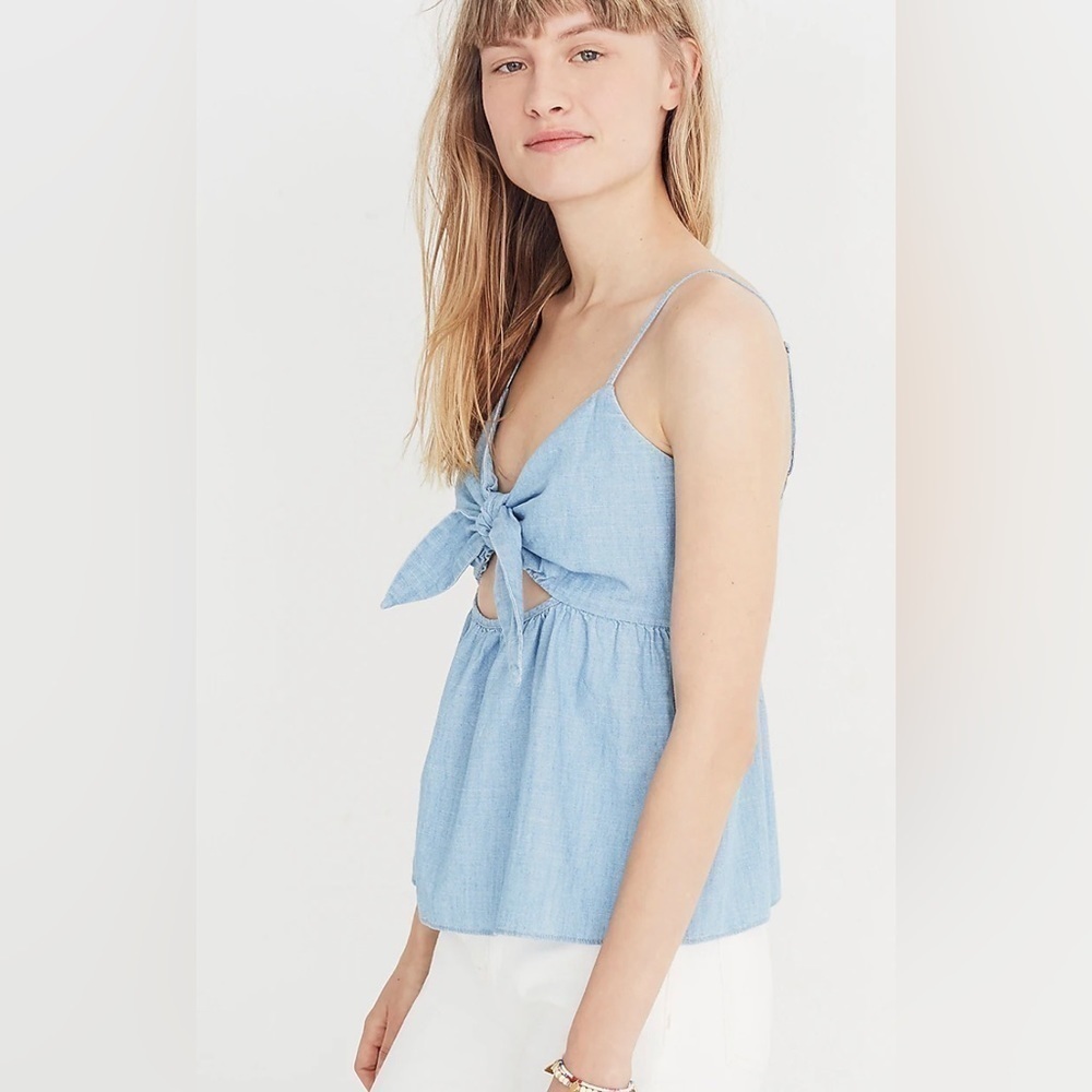 Madewell Chambray Tie-Front key hole camitop